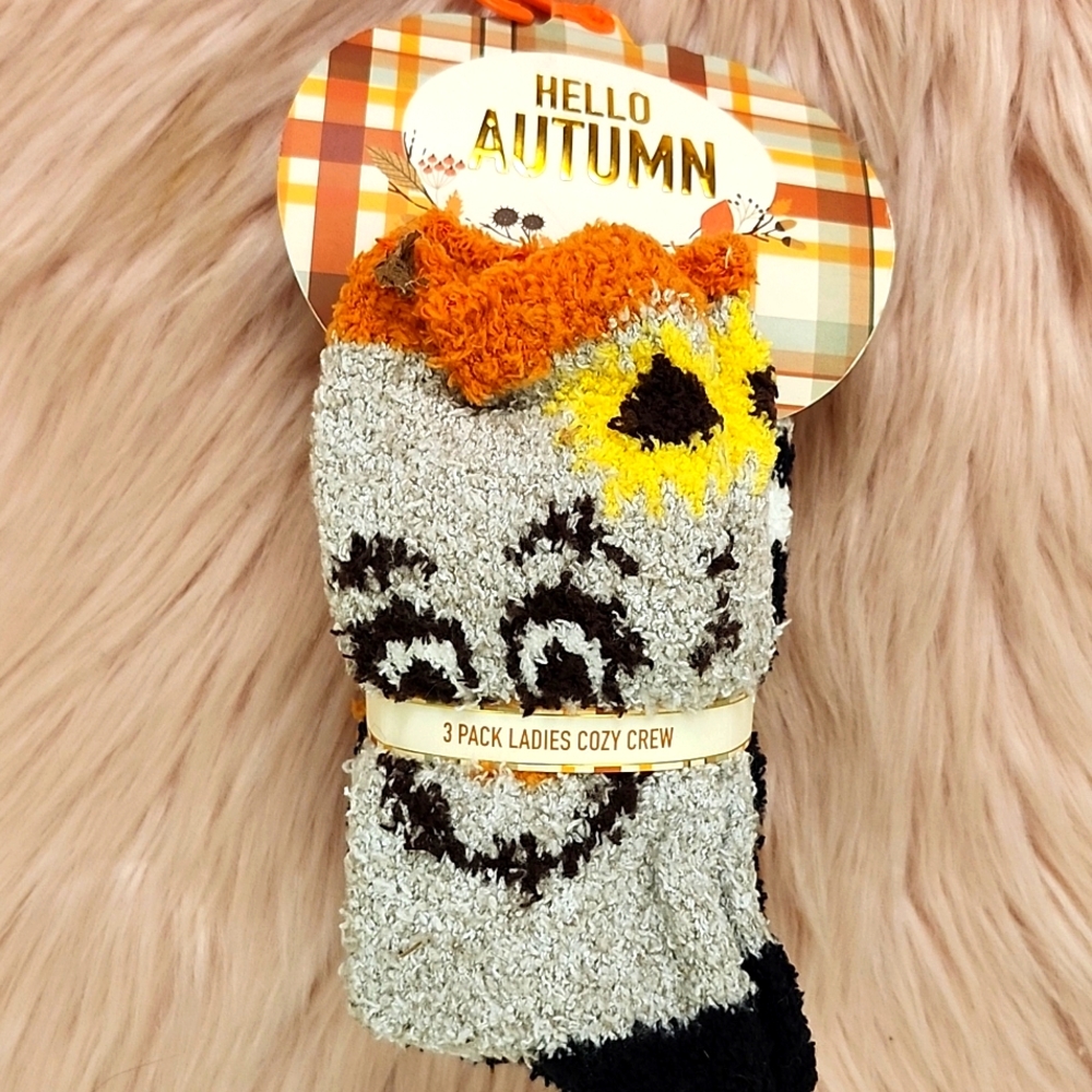 Brand New "HELLO AUTUMN" LADIES COZY CREW SOCKS- 3CT